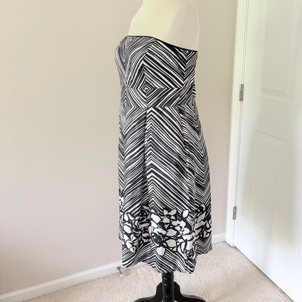 White House Black Market Dress 12 Black White Silk Strapless Chevron Flare - Picture 5 of 11